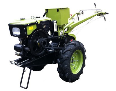 VYCHÁZKOVÝ TRAKTOR 12HP S MOTOREM R195N